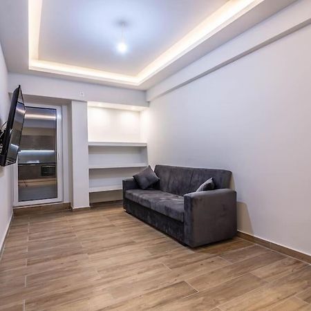 Pollys Place Apartment เอเธนส์ ภายนอก รูปภาพ