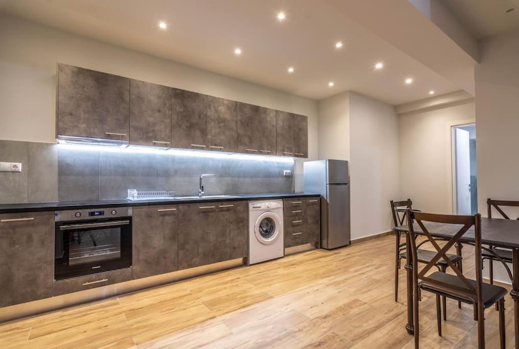 Pollys Place Apartment เอเธนส์ ภายนอก รูปภาพ