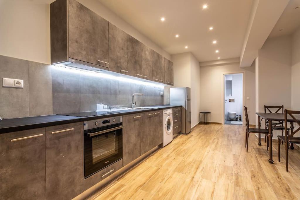 Pollys Place Apartment เอเธนส์ ภายนอก รูปภาพ