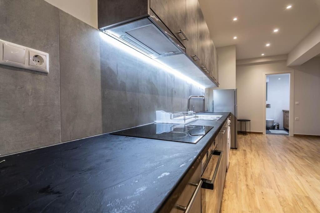 Pollys Place Apartment เอเธนส์ ภายนอก รูปภาพ